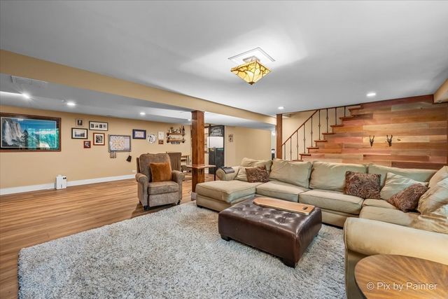 732 Hillside Court, Algonquin, IL 60102