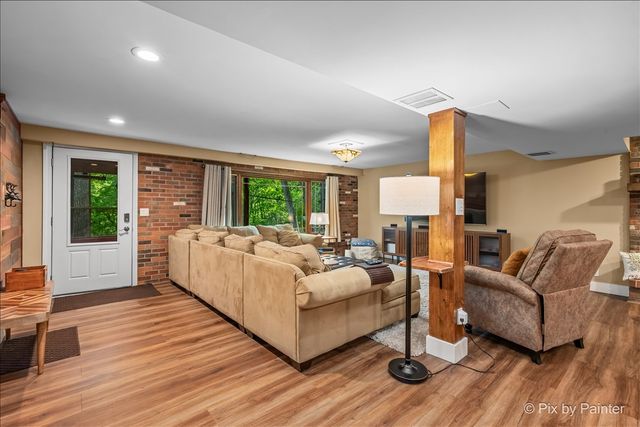 732 Hillside Court, Algonquin, IL 60102
