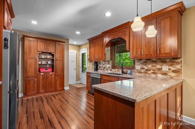 732 Hillside Court, Algonquin, IL 60102
