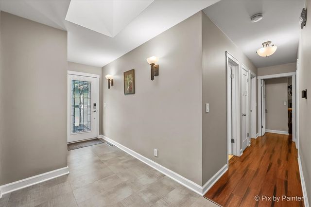 732 Hillside Court, Algonquin, IL 60102
