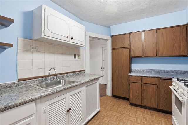 222-224 Alice St, Mt Oliver, PA 15210