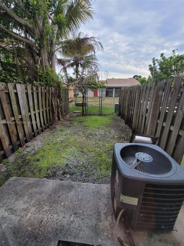 1624 NE 151st St 1624, Miami, FL 33162