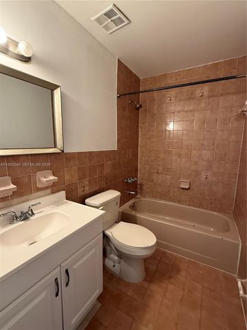 1624 NE 151st St 1624, Miami, FL 33162