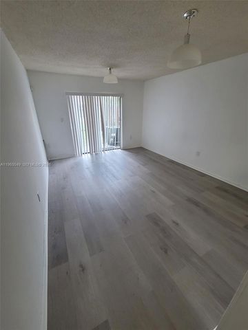 1624 NE 151st St 1624, Miami, FL 33162