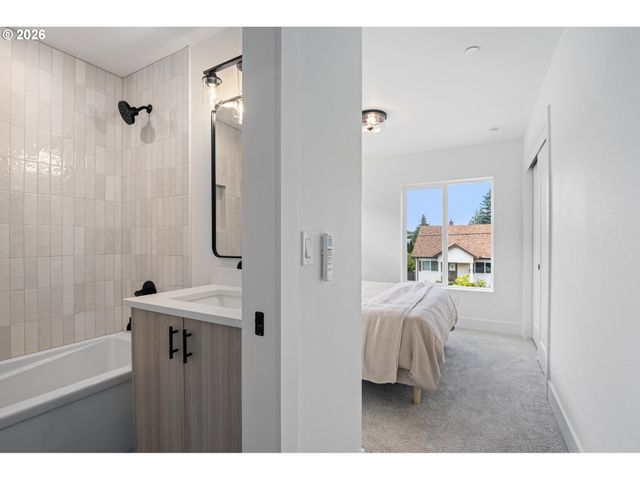 4380 Ne Going St, Portland, OR 97218