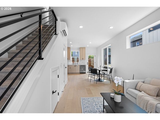 4380 Ne Going St, Portland, OR 97218