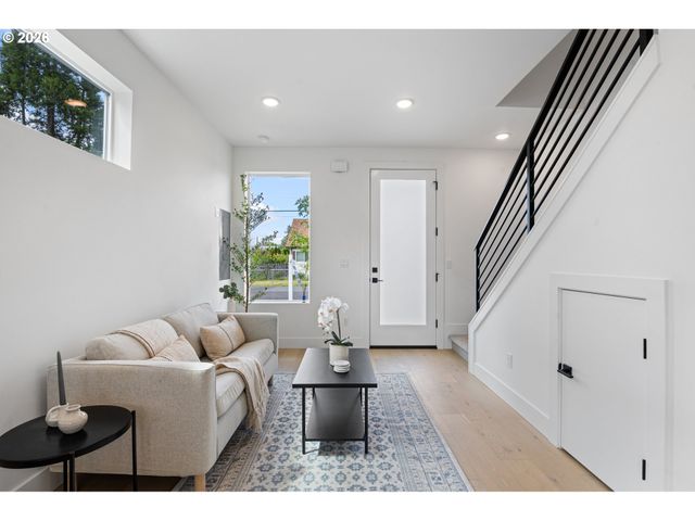 4380 Ne Going St, Portland, OR 97218