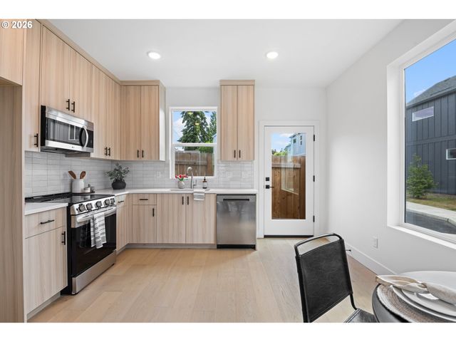 4380 Ne Going St, Portland, OR 97218