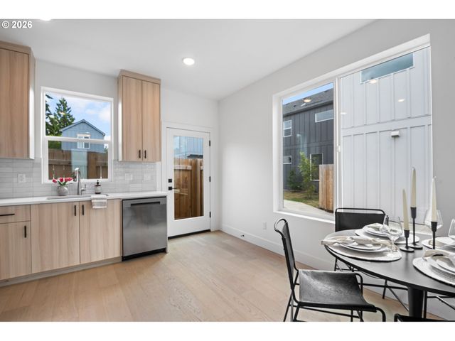 4380 Ne Going St, Portland, OR 97218