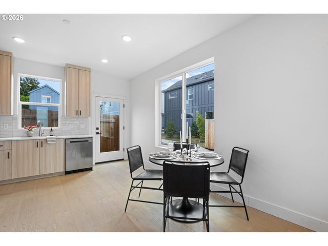 4380 Ne Going St, Portland, OR 97218