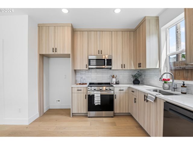 4380 Ne Going St, Portland, OR 97218