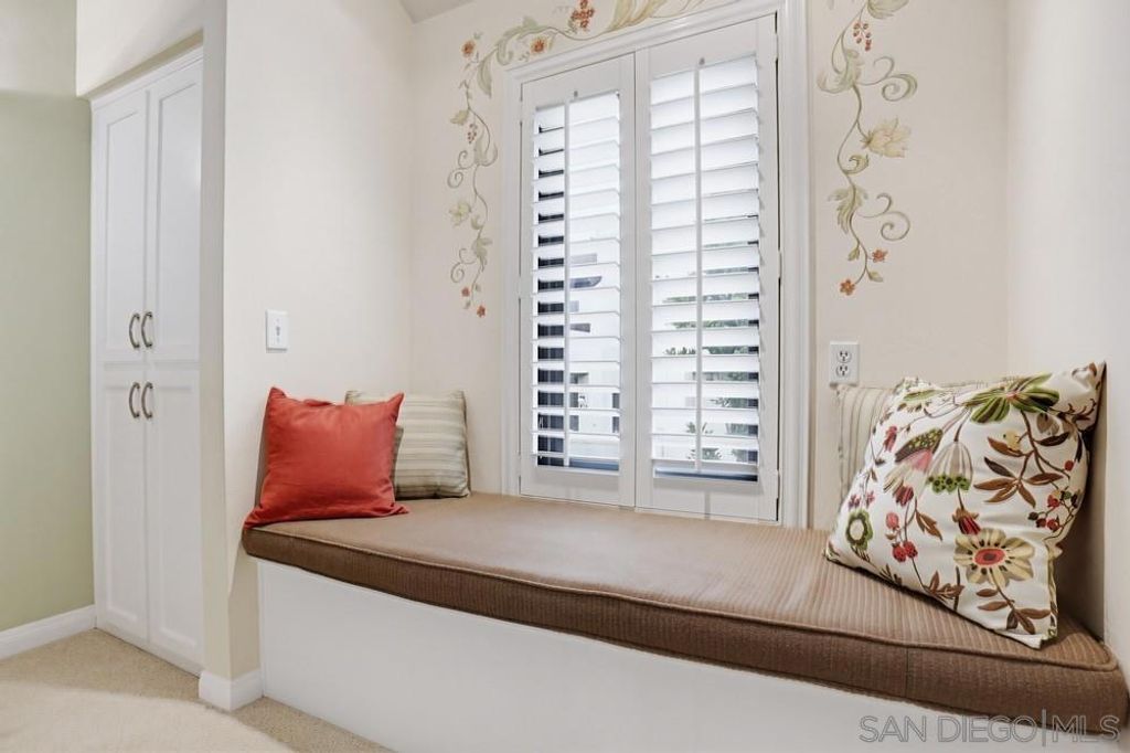 Image 11 of property listing at 3914 Voltaire, San Diego, CA 92107