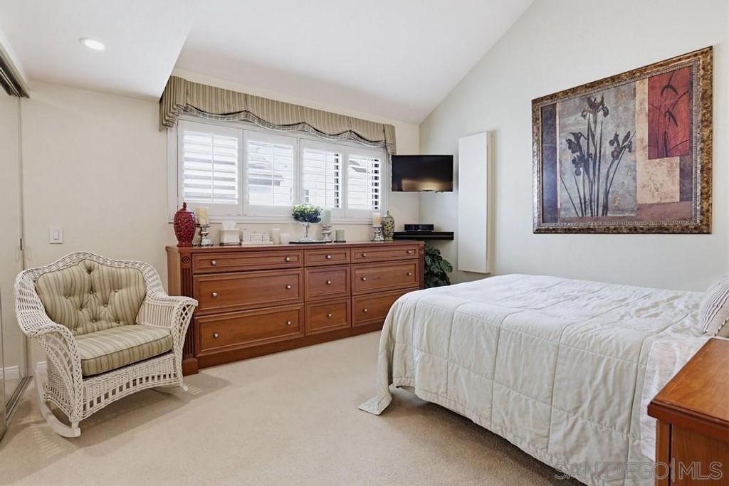 Image 13 of property listing at 3914 Voltaire, San Diego, CA 92107