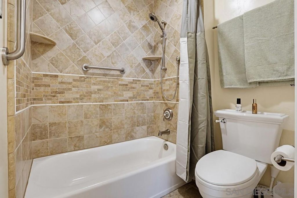 Image 19 of property listing at 3914 Voltaire, San Diego, CA 92107