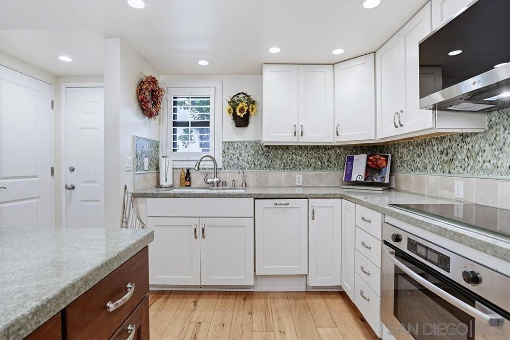 Image 3 of property listing at 3914 Voltaire, San Diego, CA 92107