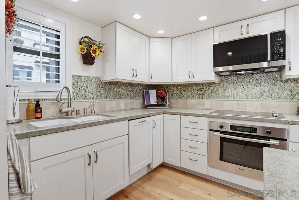 Image 4 of property listing at 3914 Voltaire, San Diego, CA 92107