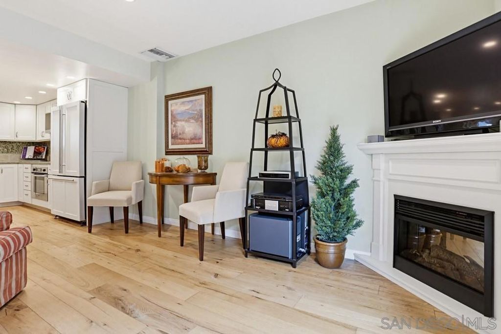 Image 8 of property listing at 3914 Voltaire, San Diego, CA 92107