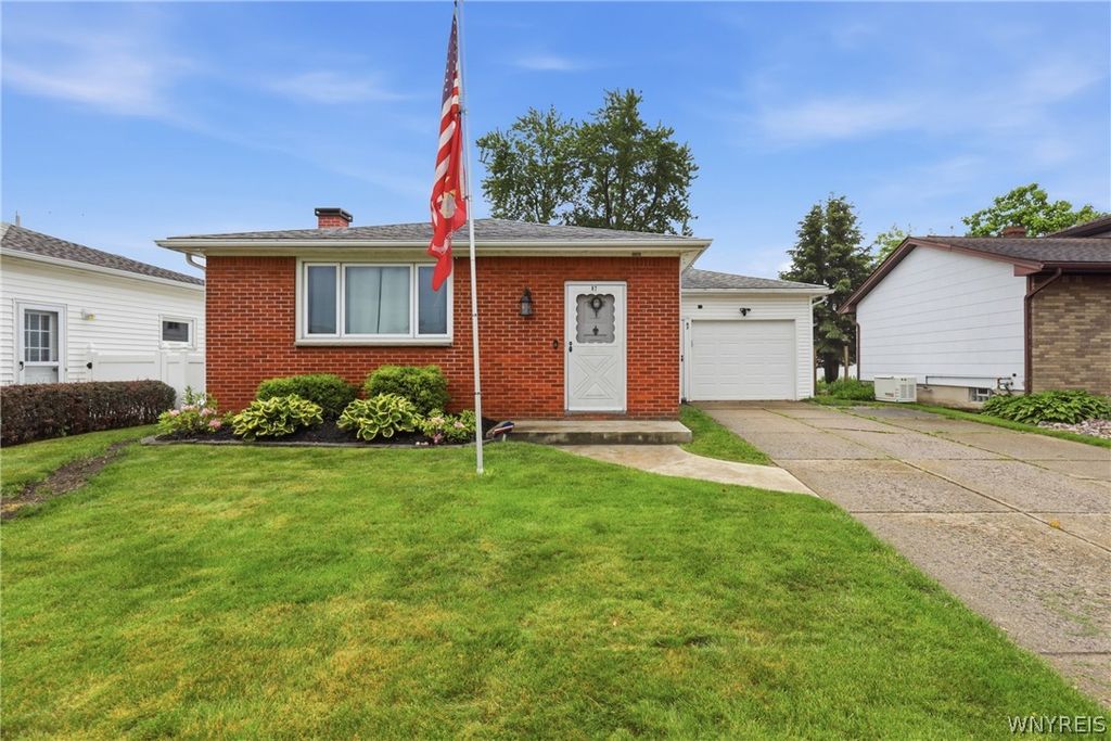 87 Bronx Drive, Cheektowaga, NY 14227