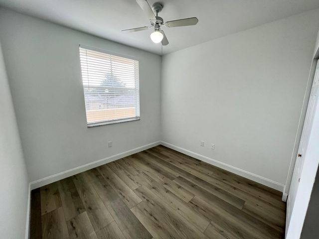 2040 Greenview Shores Boulevard 214, Wellington, FL 33414