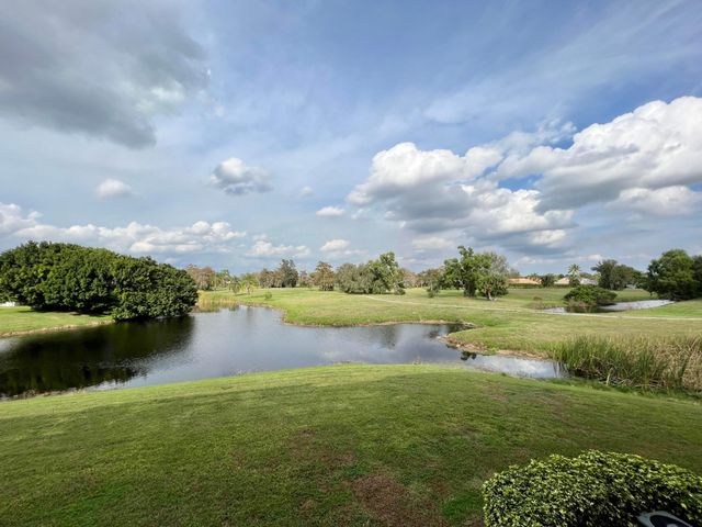 2040 Greenview Shores Boulevard 214, Wellington, FL 33414