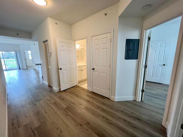 2040 Greenview Shores Boulevard 214, Wellington, FL 33414