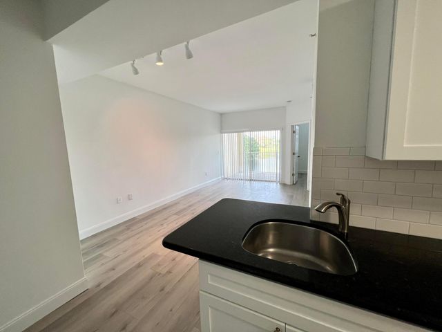 2040 Greenview Shores Boulevard 214, Wellington, FL 33414