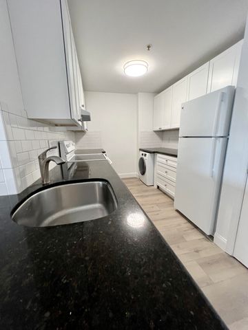 2040 Greenview Shores Boulevard 214, Wellington, FL 33414