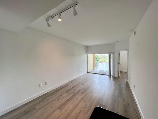 2040 Greenview Shores Boulevard 214, Wellington, FL 33414