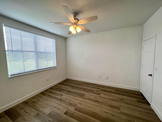 2040 Greenview Shores Boulevard 214, Wellington, FL 33414