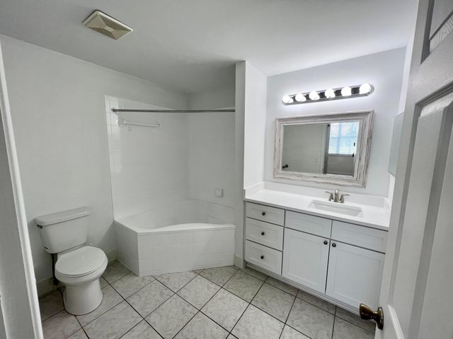 2040 Greenview Shores Boulevard 214, Wellington, FL 33414