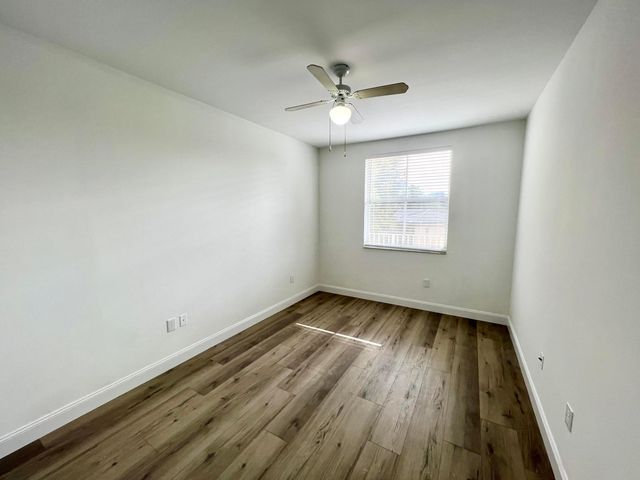 2040 Greenview Shores Boulevard 214, Wellington, FL 33414