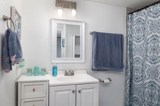 2 NE Vine Street, Lee's Summit, MO 64063