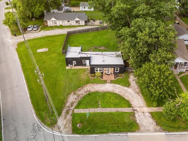 2 NE Vine Street, Lee's Summit, MO 64063