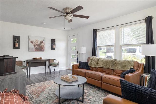 2 NE Vine Street, Lee's Summit, MO 64063