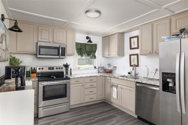 2 NE Vine Street, Lee's Summit, MO 64063