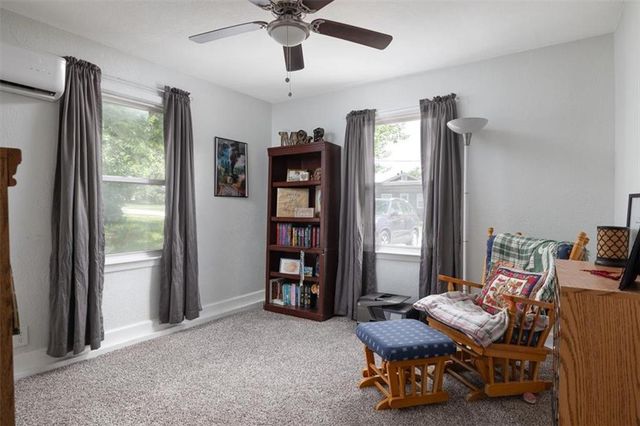 2 NE Vine Street, Lee's Summit, MO 64063