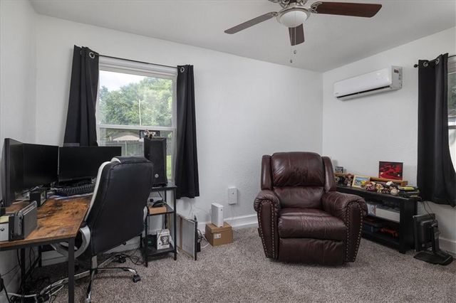 2 NE Vine Street, Lee's Summit, MO 64063
