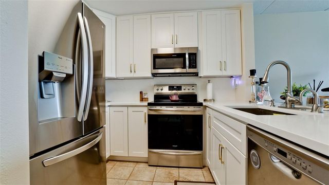 111 10TH STREET S 111, Bradenton Beach, FL 34217