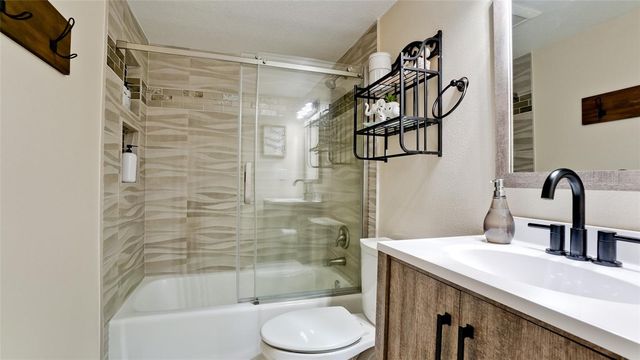 111 10TH STREET S 111, Bradenton Beach, FL 34217