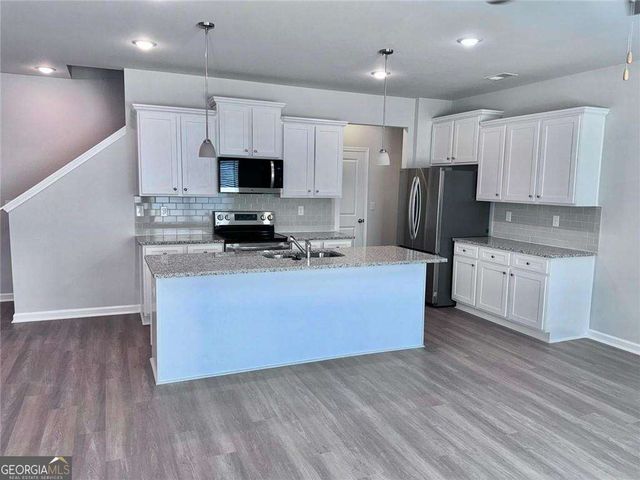 2618 Swan Lake Drive, Grayson, GA 30017