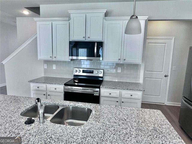 2618 Swan Lake Drive, Grayson, GA 30017
