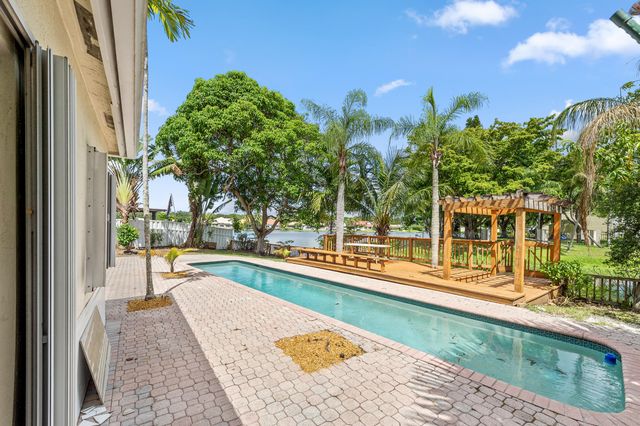 2641 Regalia Way, Cooper City, FL 33026