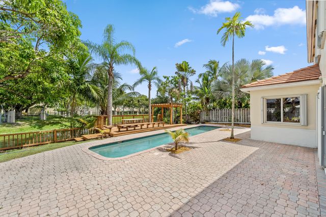 2641 Regalia Way, Cooper City, FL 33026