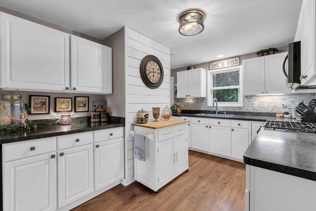 7557 Shorewood DRIVE, Salem, WI 53168