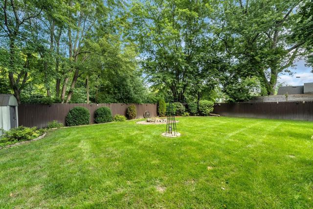 7557 Shorewood DRIVE, Salem, WI 53168