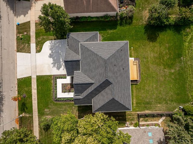 877 Wescott Road, Bolingbrook, IL 60440
