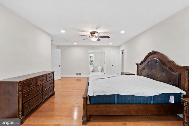 107 RENAISSANCE DR, Cherry Hill, NJ 08003