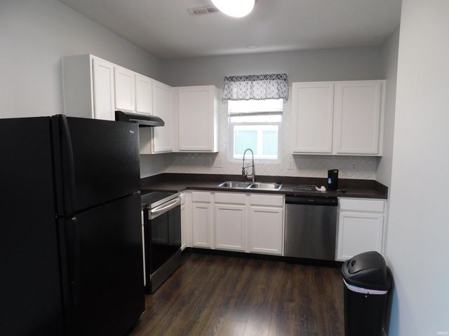 3942 Shepherds Run, Jeffersonville, IN 47130