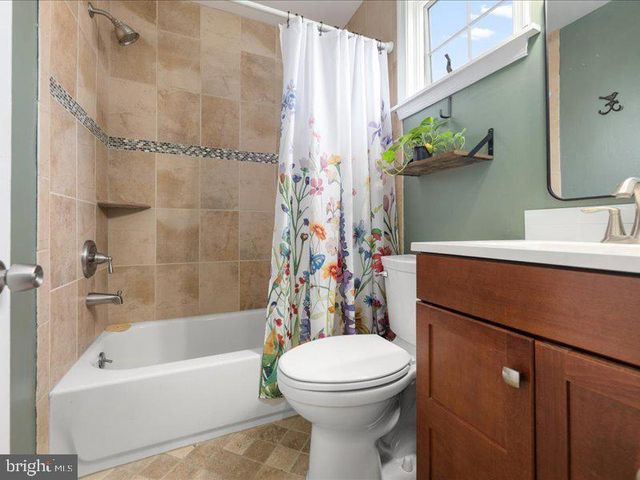 744 W 11TH ST, New Castle, DE 19720