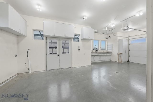 9670 Prairie Rd, Manhattan, MT 59741